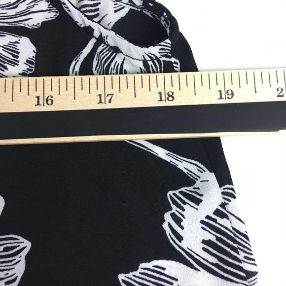 Who What Wear Womens Top Small Black White Floral Sleeveless Chiffon Blouse - Picture 9 of 11